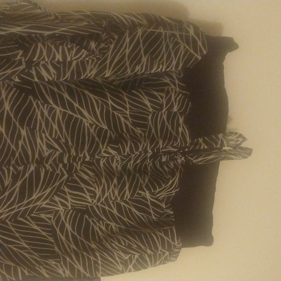 Black and white ALYX blouse open slit in front and back of blouse. - Picture 3 of 8